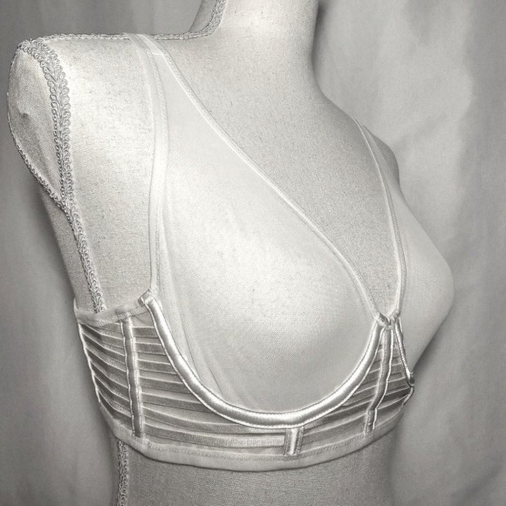 Victoria's Secret White Ribbed Mesh Unlined Underwire Plunge Bra 34B